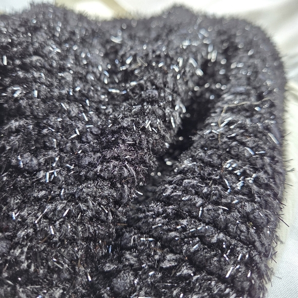 Black Sleeveless Dress with White Collar - Picture 9 of 11